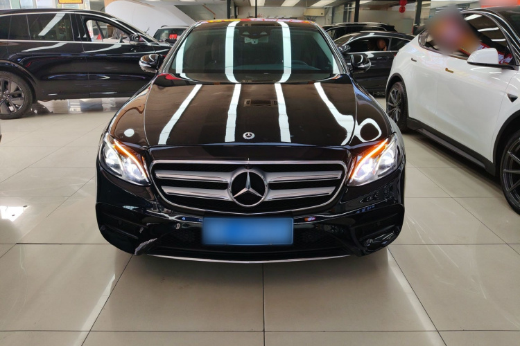 奔驰E级 2020款 改款 E 300 L 运动殊享版车身外观2
