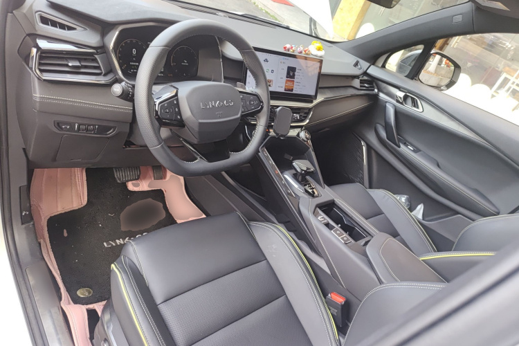 领克06 2023款 Remix 1.5T 劲Halo中控内饰12