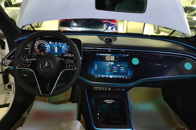 奔驰E级新能源 2024款 E 350 e L 插电式混合动力轿车中控内饰12