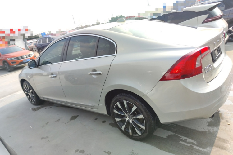 沃尔沃S60 2018款 S60L T3 智进进取版车身外观4