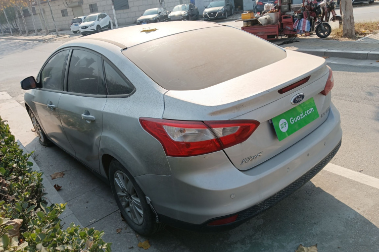 福特 福克斯 2012款 三厢 1.6L 自动舒适型车身外观4