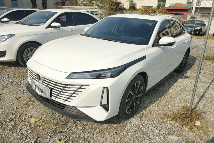 长安 逸动 2025款 蓝鲸 1.5T 500Bar尊贵型车身外观1