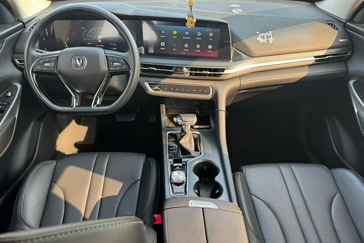 长安CS75 PLUS 2020款 1.5T 自动豪华型中控内饰7001