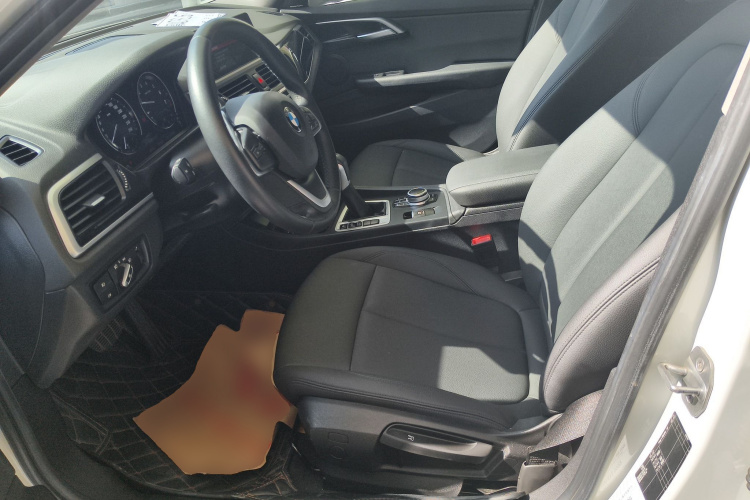 宝马1系 2019款 118i 时尚型中控内饰19