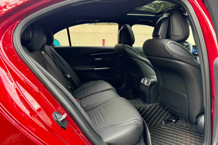 奔驰C级 2023款 改款 C 200 L 运动版中控内饰7004