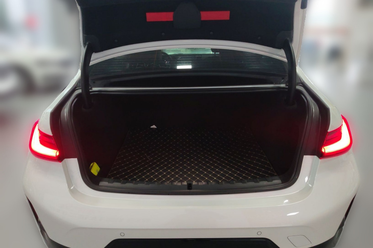 宝马3系 2025款 330Li M运动曜夜套装中控内饰23