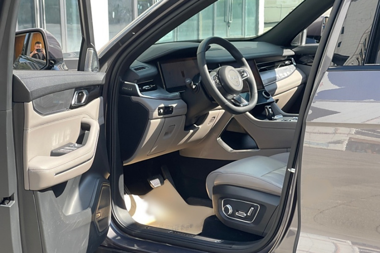 领克09 EM-P 2023款 2.0TD EM-P 远航版PM 七座中控内饰7004