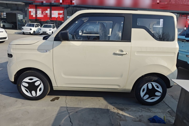 吉利银河 熊猫 2025款 210km 元气熊车身外观4