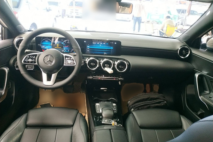 奔驰A级 2020款 改款 A 200 L 运动轿车动感型中控内饰12