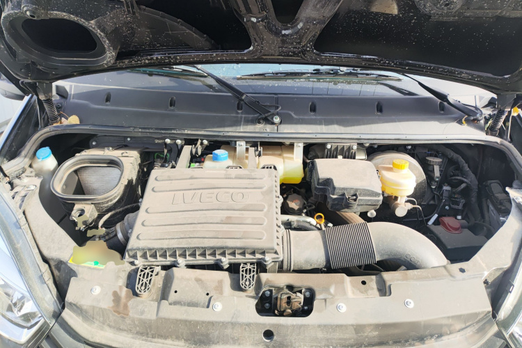 依维柯欧胜 2021款 2.0T 手动超瑞短轴高顶侧拉门F1A机舱底盘24