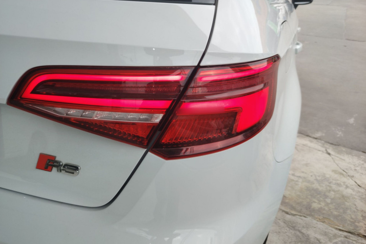 奥迪A3 2018款 30周年年型 Sportback 35 TFSI 进取型车身外观9