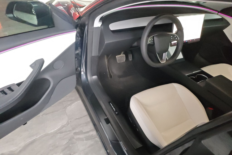 特斯拉 Model 3 2023款 长续航全轮驱动版中控内饰20