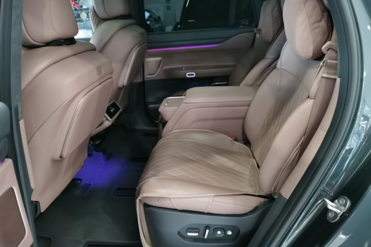 蔚来ES8 2024款 75kWh 行政版中控内饰21