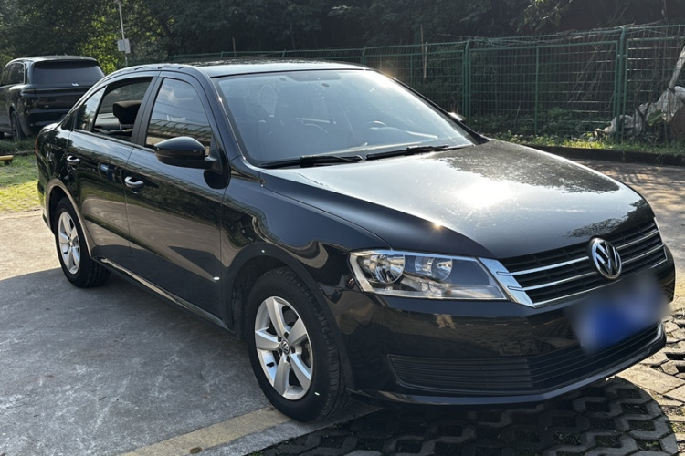 大众 朗逸 2013款 改款经典 1.6L 手动风尚版车身外观6002