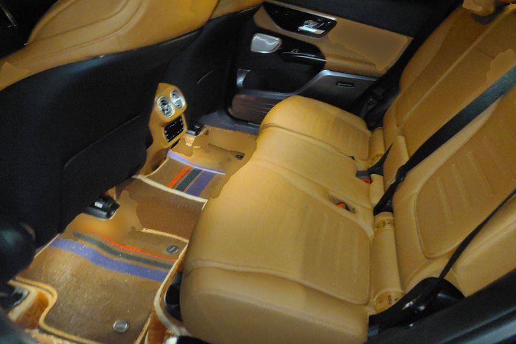 奔驰GLC 2023款 改款 GLC 300 L 4MATIC 动感型 7座中控内饰7004