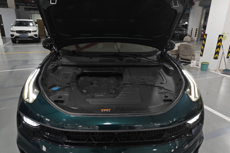 领克05 2023款 2.0TD 两驱耀Pro机舱底盘24