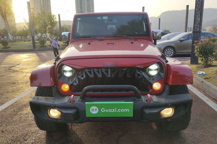 Jeep 牧马人 2014款 3.0L Sahara 四门版车身外观2