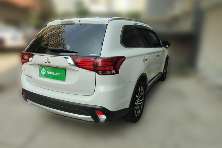 三菱 欧蓝德(进口) 2016款 2.4L 四驱精英版 5座车身外观6005