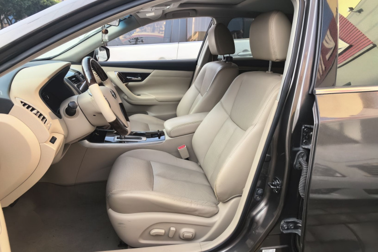 日产 天籁 2013款 2.0L XL舒适版中控内饰19