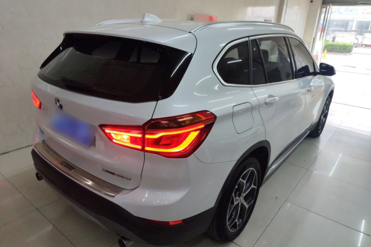 宝马X1 2019款 xDrive20Li 尊享型车身外观7