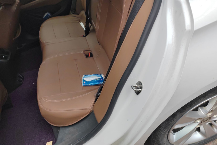 别克 君威 2017款 20T 豪华型中控内饰7004