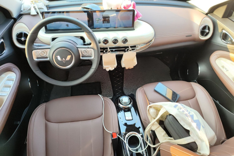 五菱汽车 五菱缤果 2023款 333km 灵犀互联+款中控内饰12