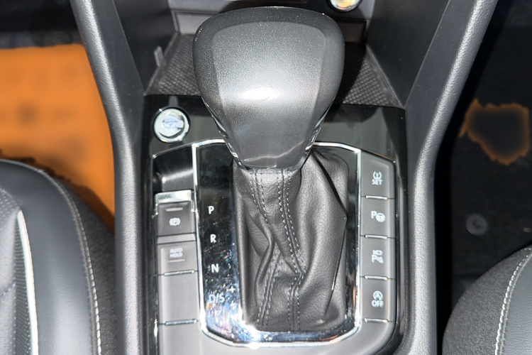 大众 途观L 2020款 330TSI 自动两驱R-Line旗舰版 国VI局部细节18