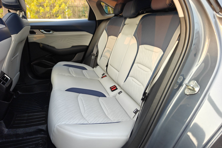 吉利汽车 星瑞 2021款 改款 2.0TD 尊贵型中控内饰7004