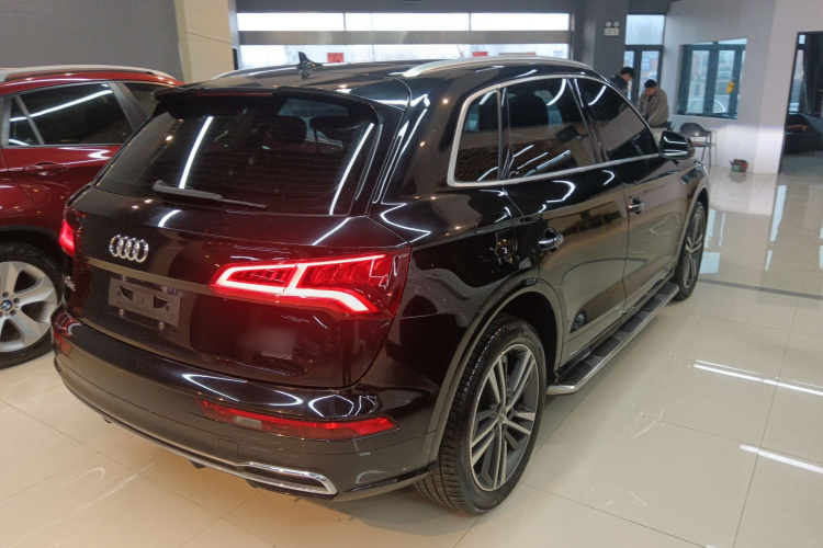 奥迪Q5L 2020款 改款 40 TFSI 荣享时尚型车身外观7
