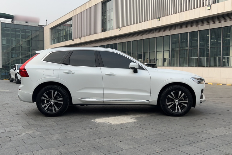 沃尔沃XC60 2023款 B5 四驱智逸豪华版车身外观6003