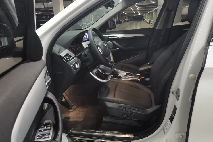 宝马X1 2019款 sDrive20Li 领先型中控内饰19