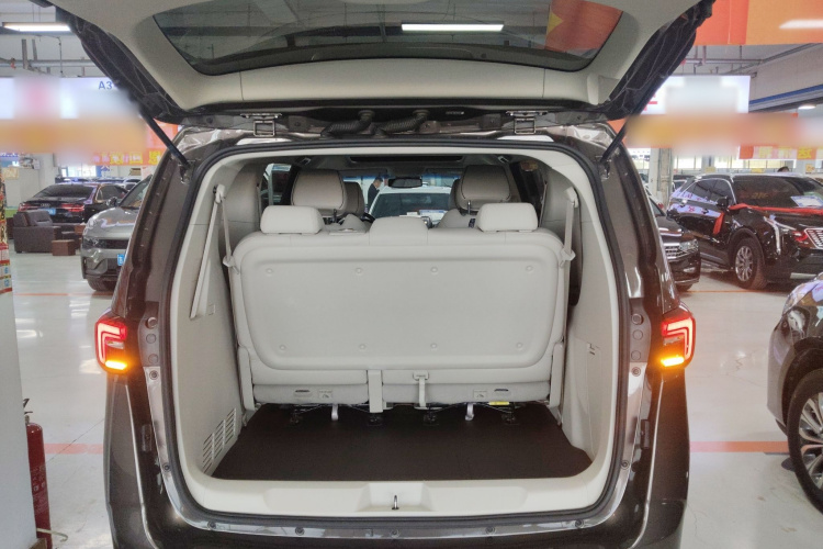 别克GL8 2021款 陆上公务舱 652T 豪华型机舱底盘23