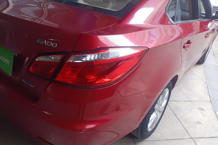 长安 逸动 2014款 1.6L 自动豪华型车身外观6006