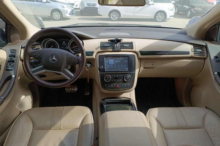 奔驰R级 2017款 R 320 4MATIC 商务型臻藏版中控内饰12