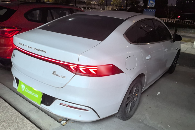 比亚迪 秦PLUS 2023款 冠军版 DM-i 55KM领先型车身外观7