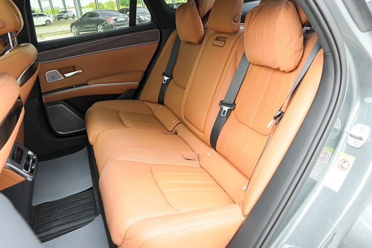 比亚迪 汉L 2025款 DM-p 四驱激光雷达旗舰型中控内饰7015