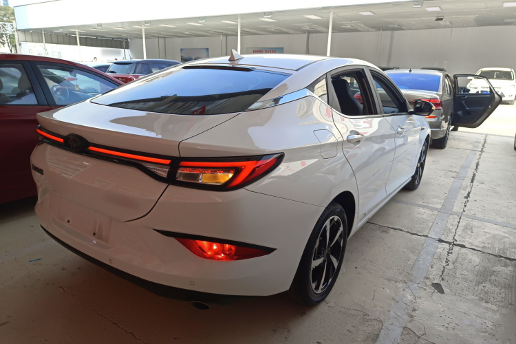 思皓A5 2021款 1.5T CVT尊贵智联型车身外观7