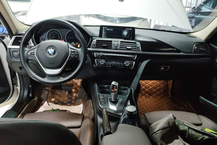 宝马3系 2019款 320Li 时尚型中控内饰7002