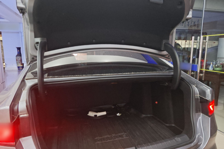 比亚迪 秦PLUS 2024款 荣耀版 EV 510KM领先型机舱底盘23