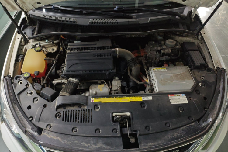 比亚迪 秦新能源 2017款 1.5T 尊贵型机舱底盘24