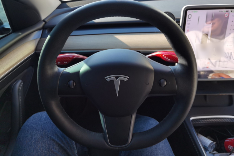 特斯拉 Model Y 2022款 后轮驱动版中控内饰13