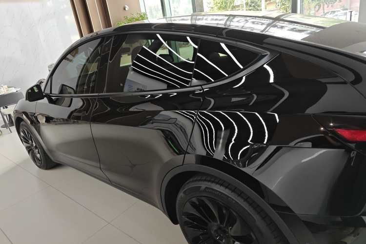 特斯拉 Model Y 2022款 改款 后轮驱动版车身外观4