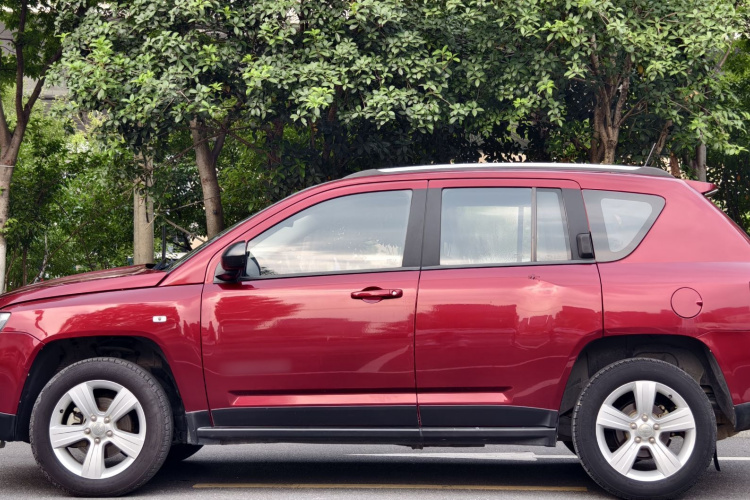 Jeep 指南者(进口) 2014款 改款 2.0L 两驱进取版车身外观6007