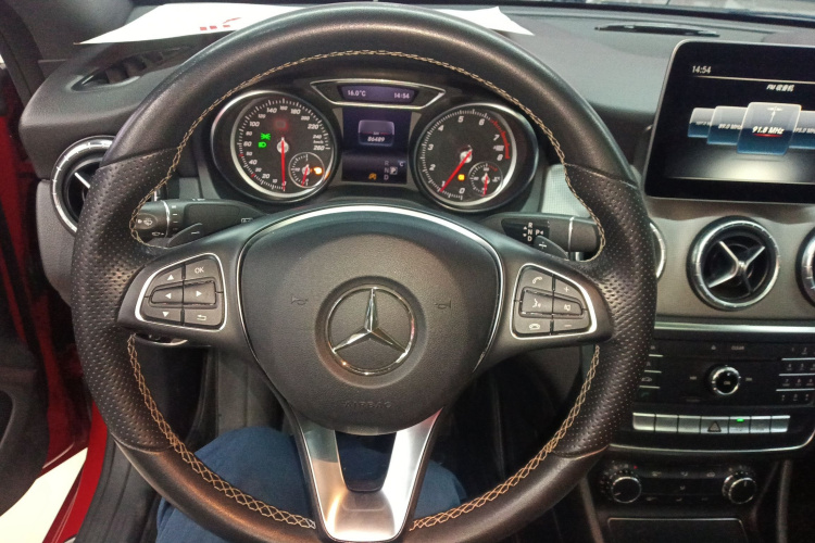 奔驰CLA 2017款 改款 CLA 200 时尚型中控内饰13