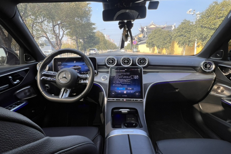 奔驰C级 2024款 C 260 L 皓夜运动版中控内饰7005