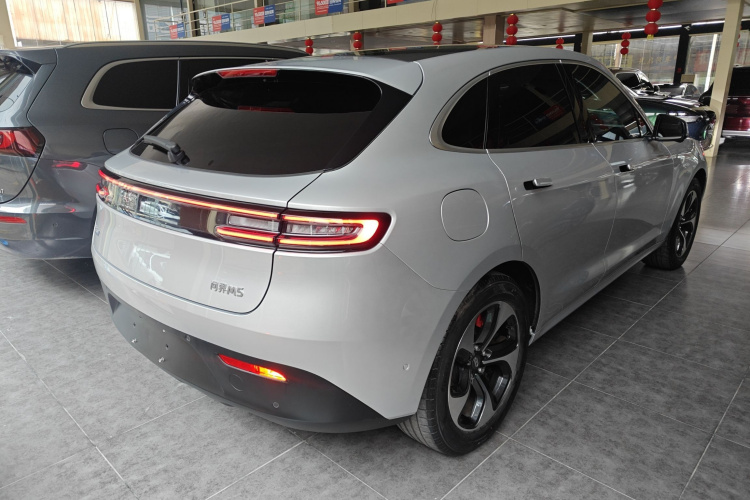 鸿蒙智行 问界M5 2022款 增程后驱标准版车身外观7