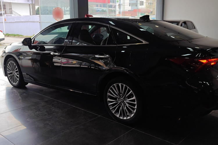 丰田 亚洲龙 2019款 双擎 2.5L XLE尊贵版 国VI车身外观4