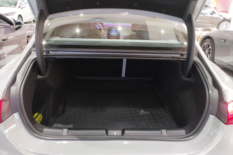 奔驰EQE 2022款 350 先型特别版局部细节23