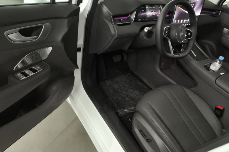 鸿蒙智行 尚界H5 2025款 增程 Max中控内饰7003