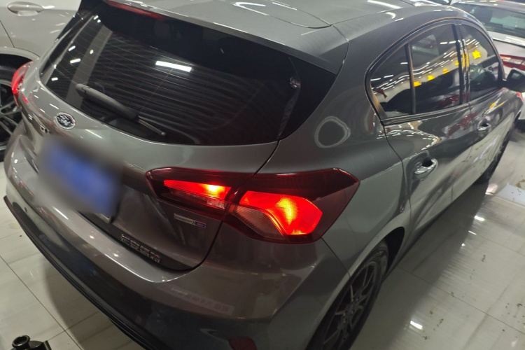 福特 福克斯 2022款 两厢 EcoBoost 180 自动竞速版车身外观7